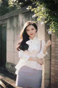 婚礼当天，老公的助理故意剪坏我的婚纱已完结版